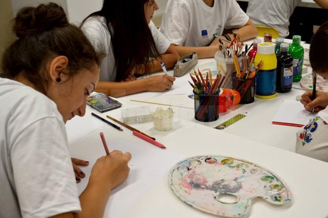 24 de copii au participat la atelierul de pictură „Un cerc de prieteni – desenăm împreună”, la Muzeul de Istorie