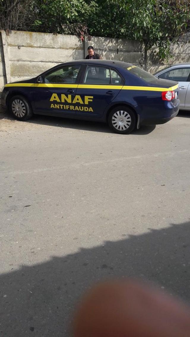 30-40 de maşini ale ANAF au ajuns în Bazar la ora 8.00 - Foto Elisei Bogdan