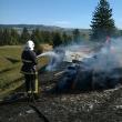 Un echipaj al pompierilor a reuşit să stingă vâlvătaia pornită de la un foc aprins În urma incendiului, stâna proprietarului s-a transformat în scrum