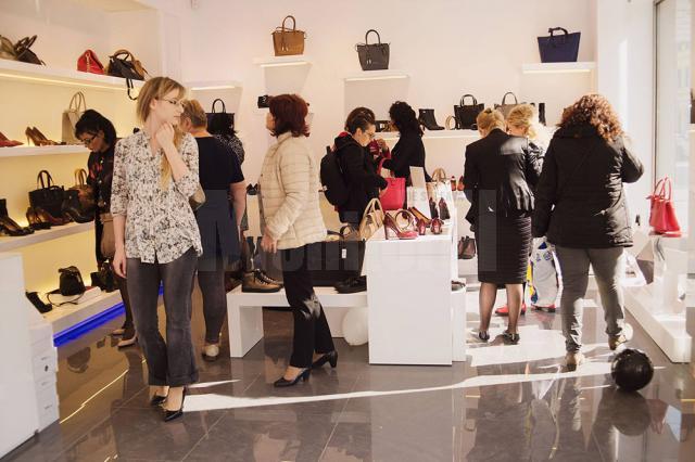 Sute de clienți au fost prezenți la inaugurarea noului magazin Anna Cori din Cluj