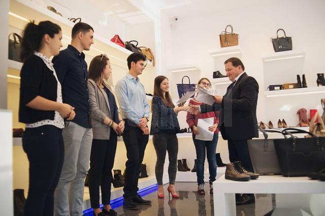 Premii de excelenţă oferite unor studenţi de excepţie la inaugurarea celui de-al doilea magazin Anna Cori din Cluj