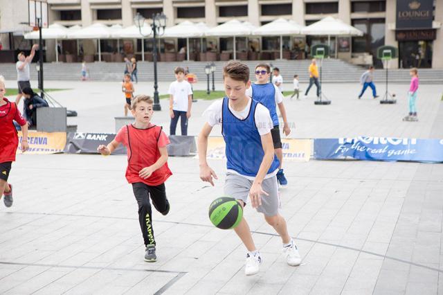 Centrul Sucevei s-a transformat într-un imens teren de streetball