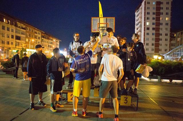 Centrul Sucevei s-a transformat într-un imens teren de streetball