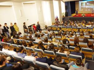 Universitatea „Ştefan cel Mare” Suceava a sărbătorit ieri deschiderea noului an universitar 2016-2017