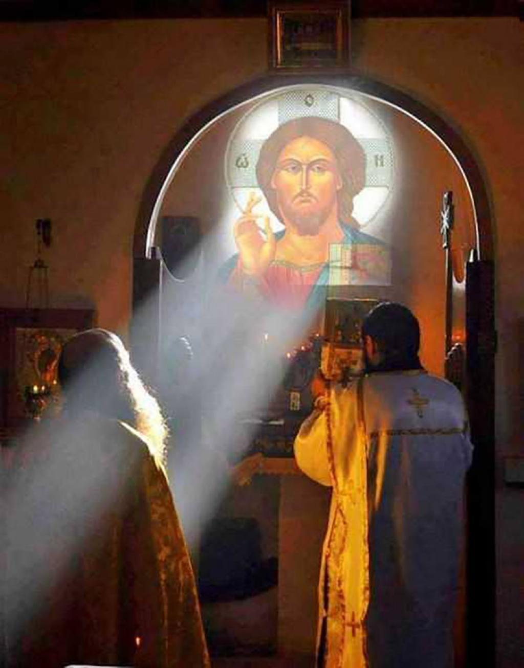 Святая милость божия. Человек у иконы Спасителя. Православная Церковь. Человек молится в храме. Молитва в церкви.