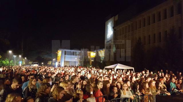 Mii de tineri s-au distrat la începutul anului universitar pe ritmurile trupei Vunk