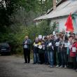 Factori poştali din municipiul Suceava au protestat vineri dimineaţă în faţa Oficiului Poştal de Distribuire