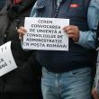 Factori poştali din municipiul Suceava au protestat vineri dimineaţă în faţa Oficiului Poştal de Distribuire