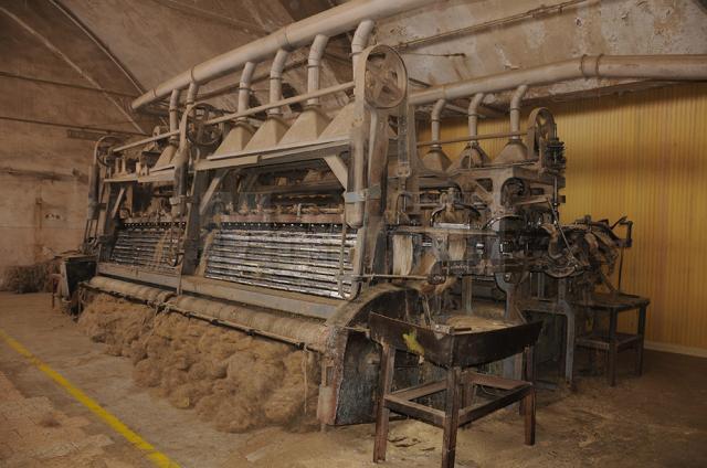 Maşina de pieptănat vertical, de 60 de ani în funcţiune, este astăzi un simbol al acestei industrii