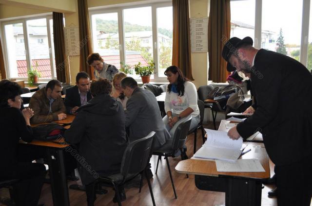 Cea de-a doua probă din cadrul examenului pentru ocuparea postului de director şi director adjunct, cea de evaluare a CV-ului. Foto: timponline.ro