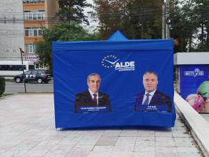 Corturile electorale ale ALDE au fost amplasate în şase zone din municipiul Suceava prin priponirea lor în dibluri