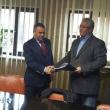Contractul de amenajare a zonei de agrement Tătărași a fost semnat de primarul Ion Lungu și patronul firmei Victor Construct