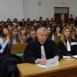 Simularea de proces, pusă în practică de studenţi de la Facultatea de Drept din Suceava, cu sprijinul unor profesori şi magistraţi