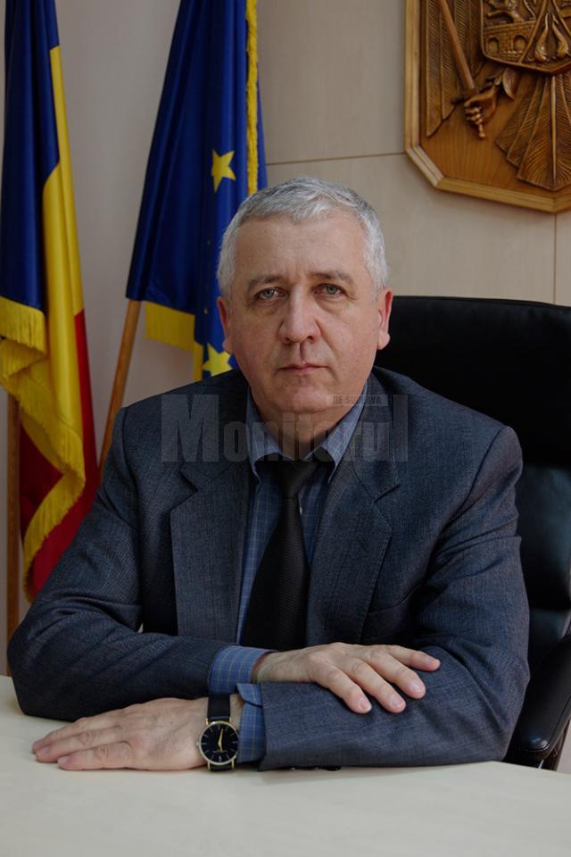 Prefectul judeţului Suceava, Constantin Harasim, le-a cerut şefilor de instituţii sucevene să se abţină de la orice implicare politică