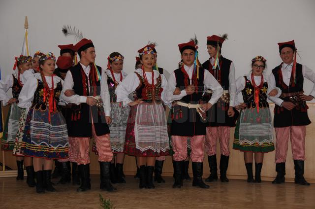 Ansamblurile Mala Pojana și Solonczanka au susţinut un program de cântece și dansuri tradiţionale poloneze