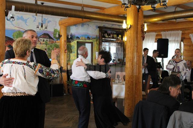 Petrecerea "cuplurilor de aur" din Șcheia, la restaurantul Coliba Haiducilor