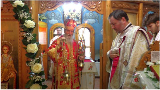 Înaltpreasfinţitul Părinte Pimen, Arhiepiscopul Sucevei şi Rădăuţilor, a slujit Sfânta Liturghie în Vatra Dornei, la Mănăstirea de maici „Sfântul Dimitrie“ Foto: ziarullumina.ro