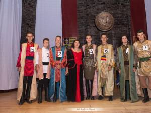 Bobocii din spectacolul-concurs au jucat rolul celor şapte fii ai Vrâncioaiei