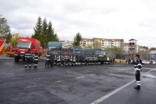Pregătirea efectivelor de militari la sediul ISU Suceava, la primele ore ale dimineţii