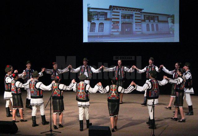 Ansamblul „Plaiurile Dornelor” a promovat tradiţiile din Bucovina în Slovacia