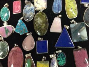 Cristale, pietre preţioase şi bijuterii, la expoziţia Mineralia de la Muzeul de Ştiinţele Naturii