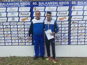 Atletul Andrei Dorin Rusu, alături de antrenorul Cristian Prâsneac