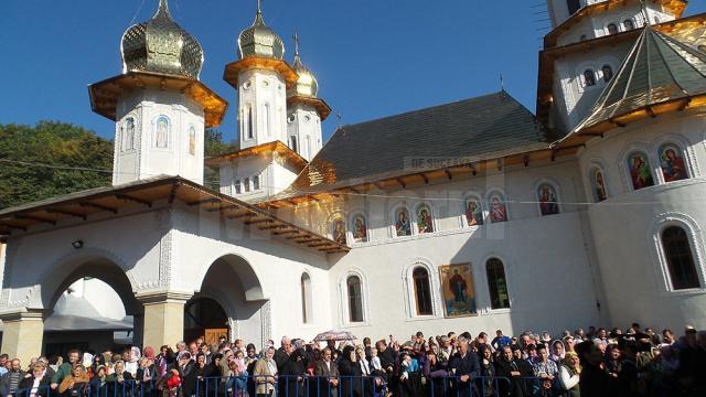 Noua biserică, din cadrul Mănăstirii Brădățel, sfinţită recent