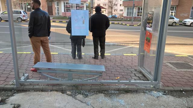 Noile stații de așteptare pentru transportul public, vandalizate
