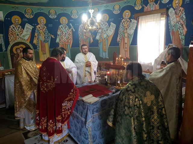 Biserica Sfinții „Mihail și Gavriil” din satul Poiana, comuna Zvoriştea, şi-a sărbătorit hramul