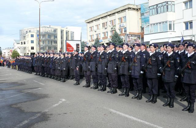 Ceremonia depunerii jurământului militar de către cei 175 de elevi jandarmi (154 de bărbaţi şi 21 de femei) din anul I, seria 2016-2018