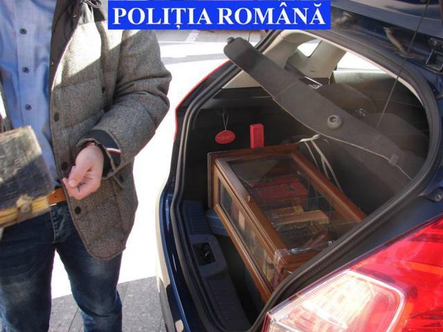 Flagrant în faţa Muzeului de Istorie, cu un sucevean care încerca să vândă cărţi de patrimoniu de 20.000 de euro