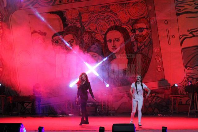 Miss şi Mister Boboc la Colegiul de Artă “Ciprian Porumbescu”, aleşi după un spectacol “Selfie time”