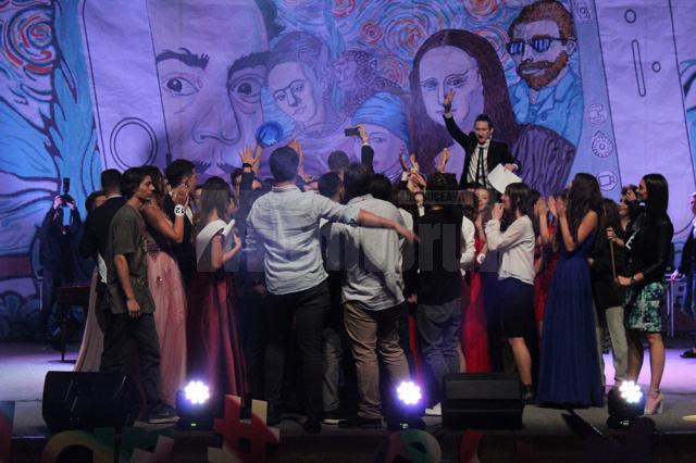 Miss şi Mister Boboc la Colegiul de Artă “Ciprian Porumbescu”, aleşi după un spectacol “Selfie time”