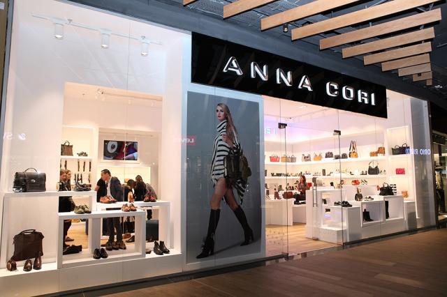 ANNA CORI, cel mai vândut brand de încălţăminte, genţi şi accesorii din România,  este prezent din 15 noiembrie şi în Park Lake Shopping Center