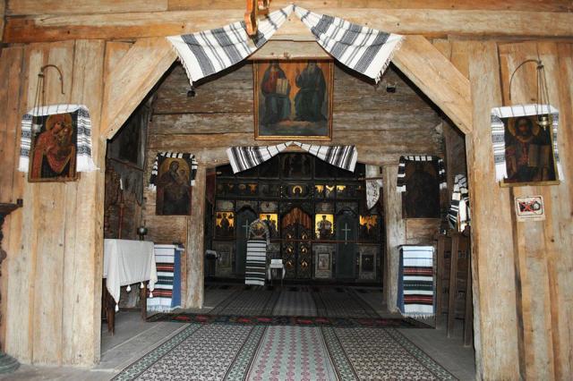 Interior Biserica Putna