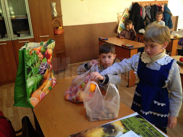 Elevii din Sf. Ilie au donat fructe şi legume