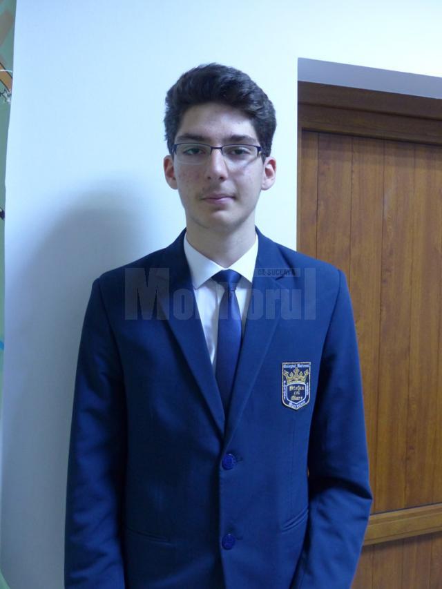 Paul Florin Rebenciuc - Colegiul Naţional „Ştefan cel Mare” Suceava - aur şi premiul I absolut la Internaţionala de Astronomie