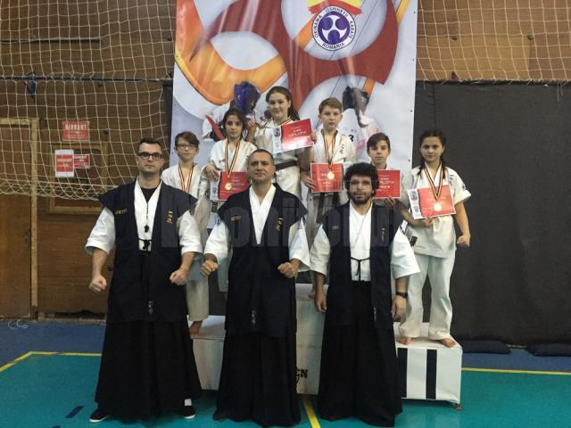 Sucevenii s-au întors cu şase medalii de la campionatul naţional de isshinryu