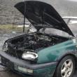 Autoturismul marca VW Vento a fost distrus aproape în totalitate de flăcări