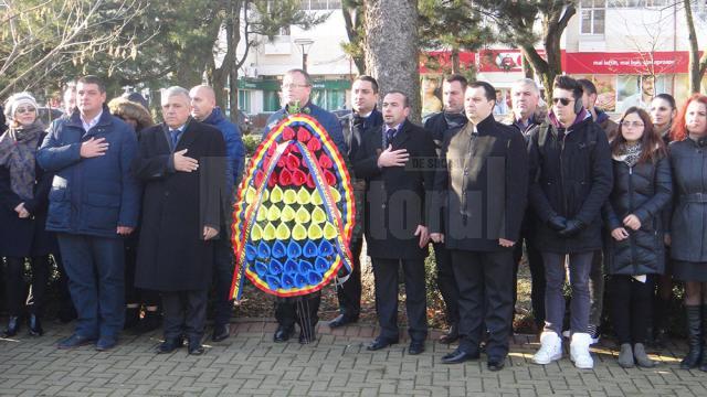Steliana Miron, Dumitru Mihalescul şi echipa liberală i-au adus un omagiu lui Iancu Flondor, artizanul Unirii Bucovinei cu România