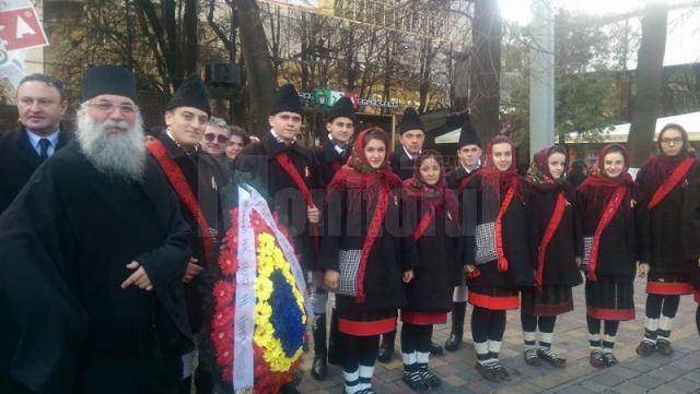 Grupul „Ai lui Ștefan, noi oşteni”, din Vicovu de Sus, la Cernăuţi de 1 Decembrie