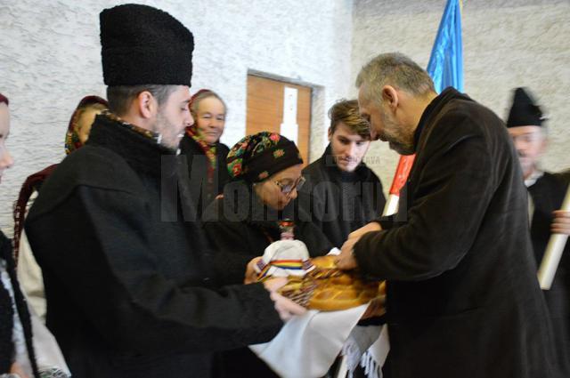 Marian Munteanu a fost primit la Suceava cu pâine şi sare şi steaguri tricolore