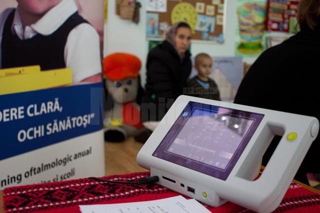 Novaoptic oferă control gratuit la ochi şi cadouri pentru 60 de preşcolari şi şcolari din Preuteşti