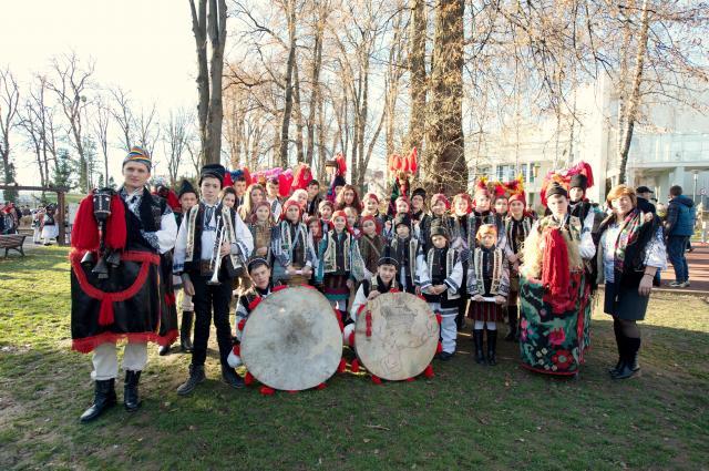 Ansambluri și grupuri folclorice sucevene la festivaluri de datini și obiceiuri