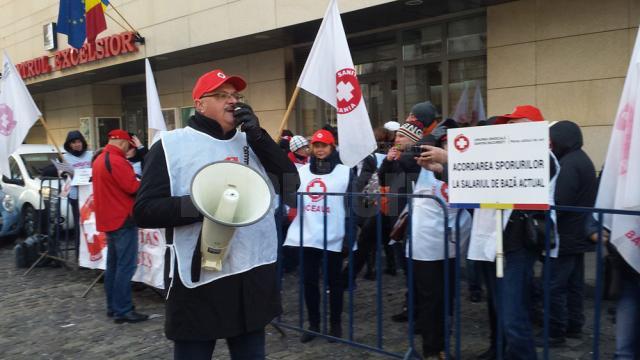 Cinci sindicalişti de la SANITAS Suceava au pichetat Ministerul Sănătăţii