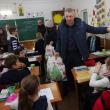 Copiii au primit pachete în cadrul unei acţiuni-surpriză organizată de primarul Eduard Dziminschi şi o parte dintre consilierii locali