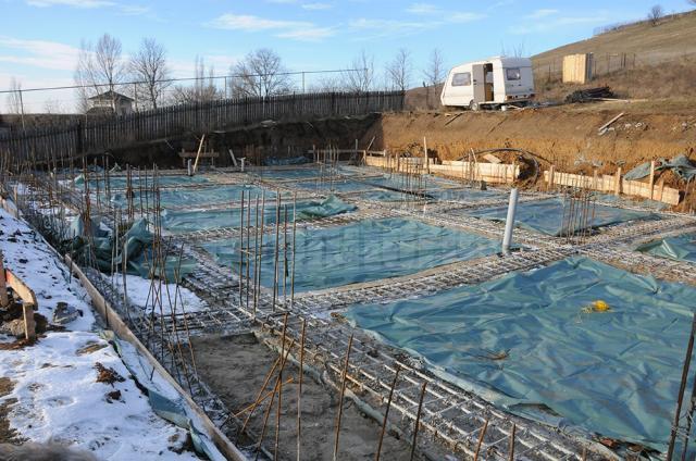 Fundaţia blocului construit de familia Puiu, având acces de pe strada Calistrat Hogaș