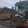 Două autotrenuri s-au ciocnit violent pe DN 17, la Bucșoaia