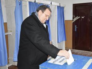 Flutur a votat pentru "prosperitatea românilor și a sucevenilor"