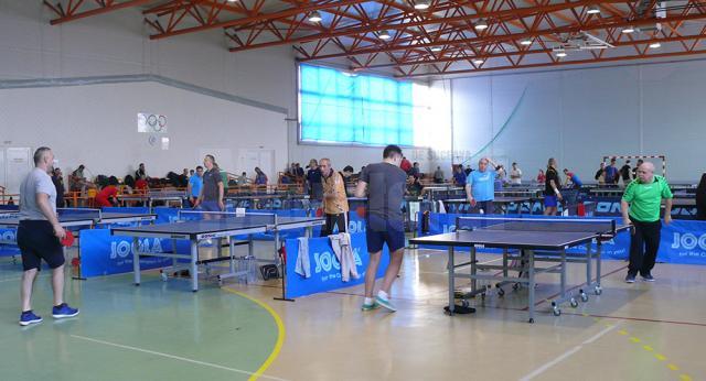 Peste 150 de concurenţi au fost prezenţi la concursul de tenis de masă